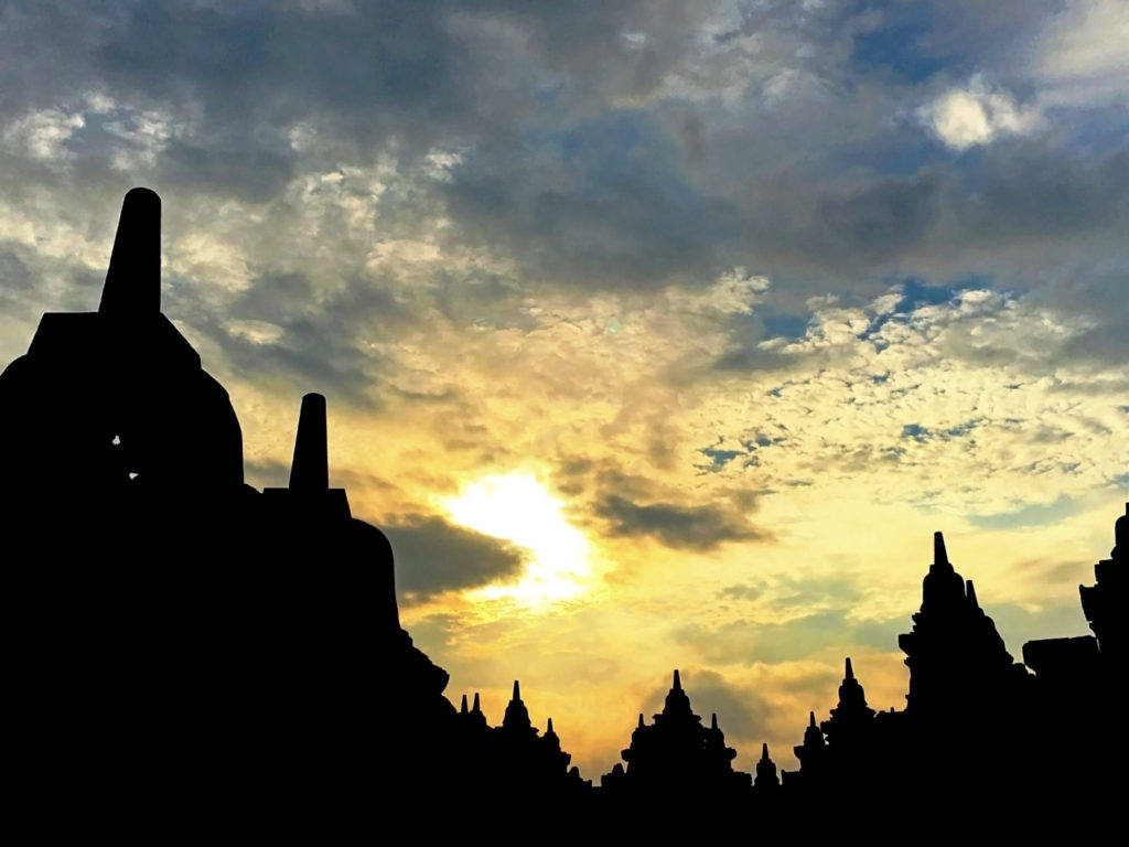 Borobudur Sunrise by @simranvues